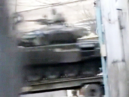 טנק בפרברי דמשק, הבוקר (צילום: חדשות 2)