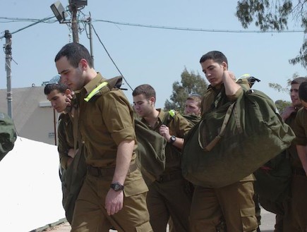 מתגייסים - צילום ארכיון (צילום: חגי הירשפלד, עיתון "במחנה")