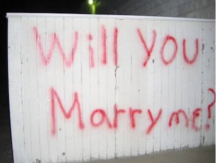 הצעת נישואים גרפיטי (צילום: wouldjessie.com)