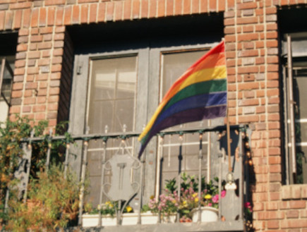 דגל גאווה על בנין (צילום: אימג'בנק / Thinkstock)