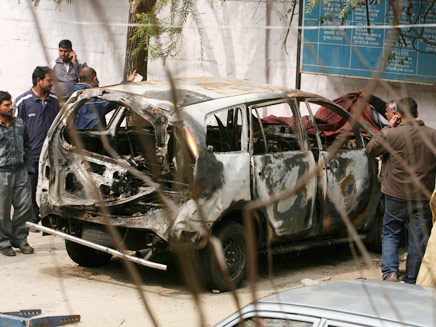 הרכב שנפגע בפיגוע בהודו, היום (צילום: רויטרס)