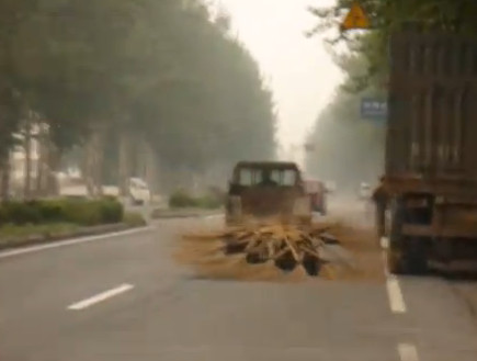 מטאטא כבישים סיני (וידאו WMV: Youtube.com)