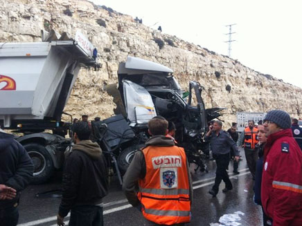 זירת התאונה, הבוקר (צילום: ישראל פרץ, סוכנות הידיעות "חדשות 24")