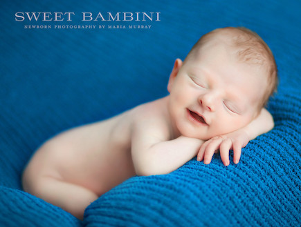 תינוקות מחייכים בשינה (צילום: maria murray)