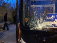 נפצע קשה, האוטובוס שפגע בצעיר (צילום: גבריאל זאב, סוכנות הידיעות "חדשות 24")