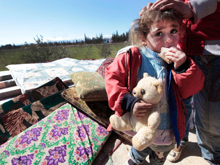 ילדה בעיירה קוסייר בגבול, היום (צילום: AP)