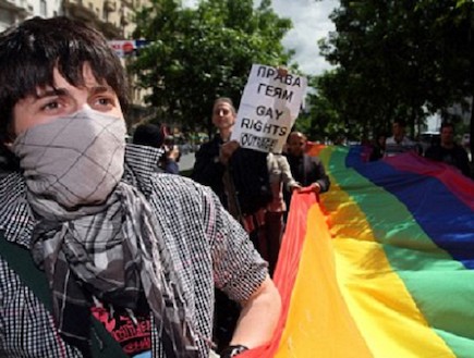 הפגנה סנט פטרסבורג נגד הומופוביה (צילום: AFP, GettyImages IL)