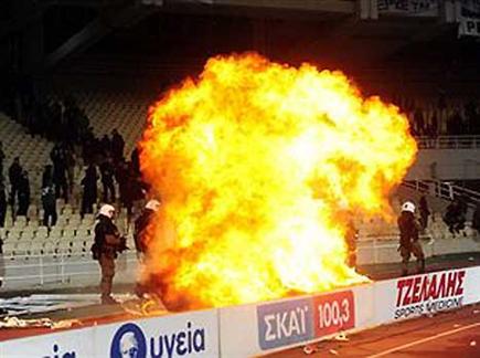 אש באצטדיון (gettyimages) (צילום: ספורט 5)