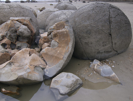 מבט מבפנים על הסלעים באוטגו (צילום: אימג'בנק / Thinkstock)