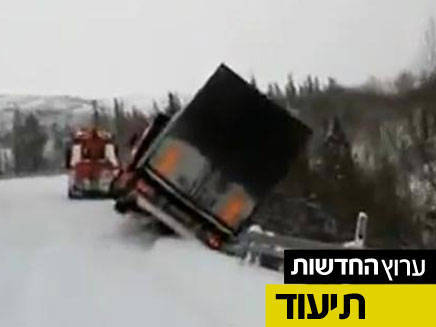 משאית התהפכה לתהום בנורווגיה (צילום: הסאן)
