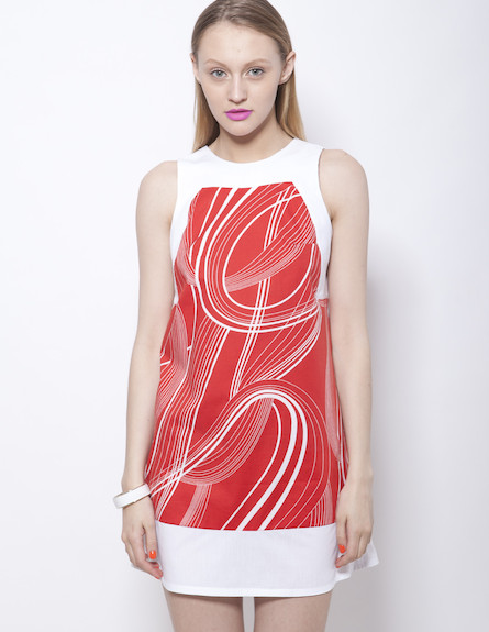 שמלת Paint באדום ולבן של המעצבת ליאת דהן (צילום: תום מרשק)