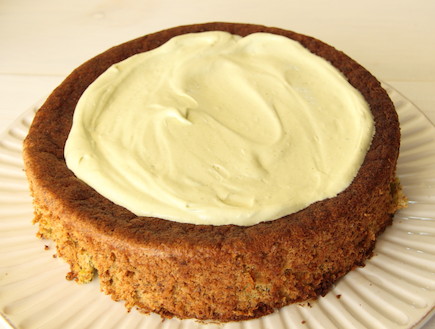עוגת פיסטוק ושוקולד לבן לפסח (צילום: חן שוקרון, mako אוכל)