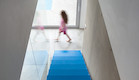איתי גרשי - מדרגות כחולות (צילום: אלעד שריג, אורלי רובינזון)