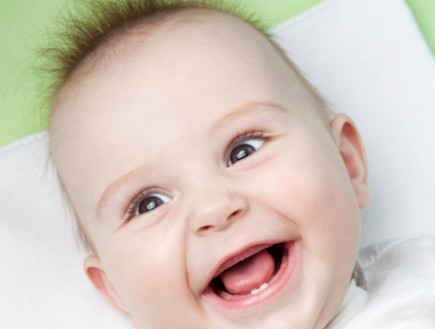 תינוק עם שתי שיניים (צילום: אימג'בנק / Thinkstock)