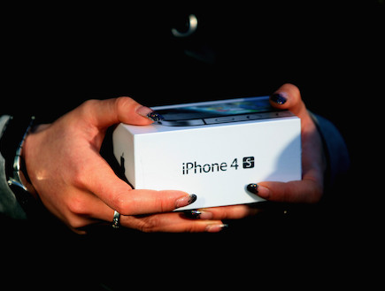 אייפון 4S בקופסה (צילום: Feng Li, GettyImages IL)
