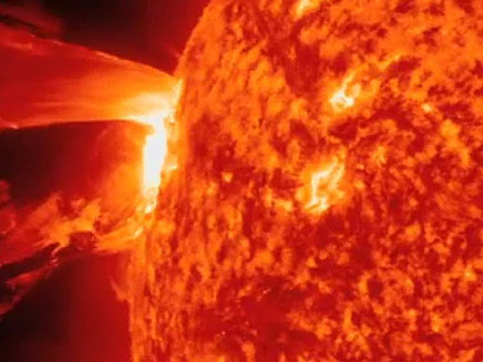 צפו: "סערת אש" על פני השמש (צילום: NASA)