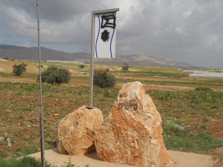האנדרטה לזכר סלעית גוטמן-שטרית (צילום: מועצת בקעת הירדן)