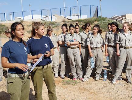 בוחן אסון הטבע של וינגייט (צילום: עודד קרני)