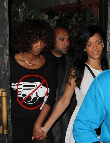 ריהאנה יוצאת עם בחורה (צילום: JCalderon / Splash News, Splash news)