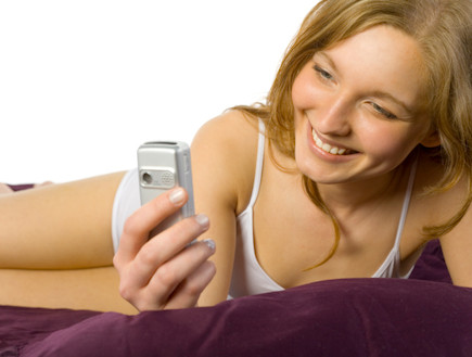 מקבלת SMS (צילום: אימג'בנק / Thinkstock)