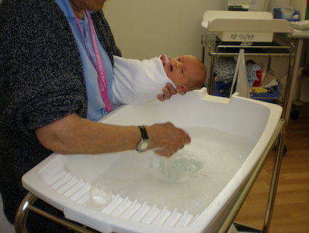 מקלחת בבית החולים דנית - לידה עולמית (צילום: תומר ושחר צלמים)