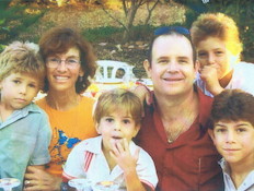 סטפני חימוביץ' ומשפחתה בישראל (צילום: mako)