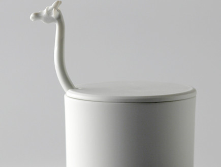 עיצוב חיות, כלי לסוכר בצורת ג'ירפה (וידאו WMV: מתוך אתר: http://www.eza-animal.com, living)