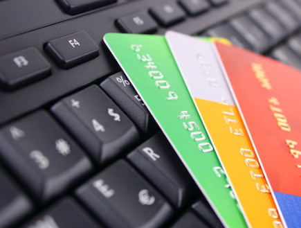 מחשב וכרטיס אשראי (צילום: אימג'בנק / Thinkstock)