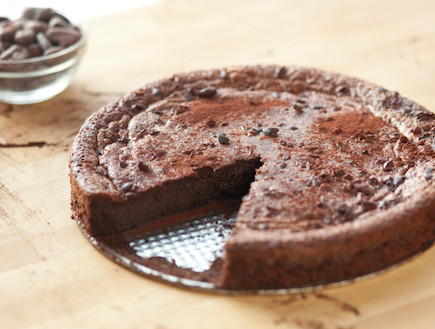 עוגת שוקולד נמוכה (צילום: GwylanAnna, Istock)