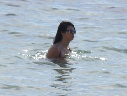 שרי שימחוב בים, מאי 2012 (צילום: צ'ינו פפראצי)