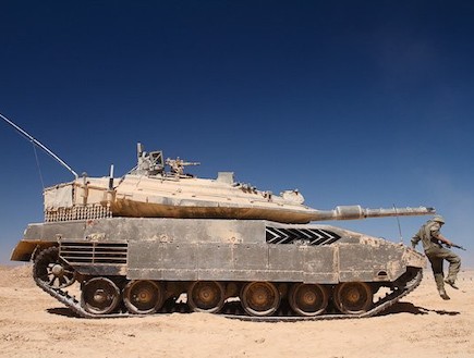 מבחן נסיעה על טנק מרכבה סימן 4 (צילום: נועם עופרן)