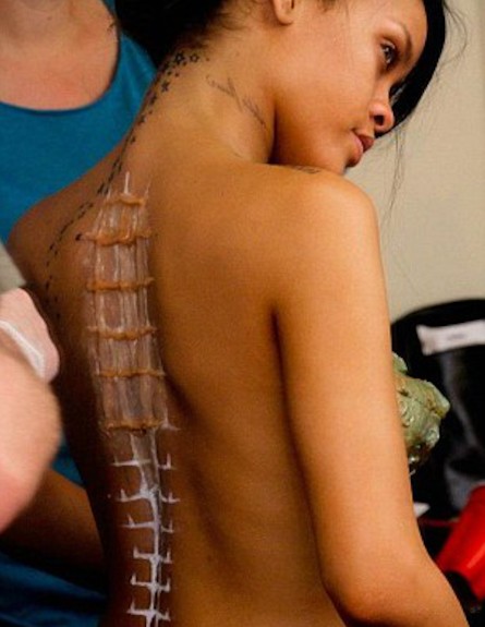 ריהאנה בעירום (צילום: facebook.com, KateRiep_Godbye)