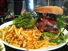 המבורגר במסעדת רובין קלרה, ברלין
