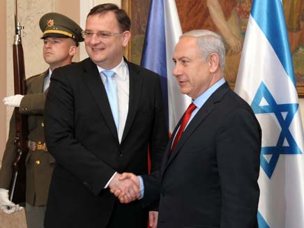 נתניהו וראש ממשלת צ'כיה, היום (צילום: אבי אוחיון, לע"מ)
