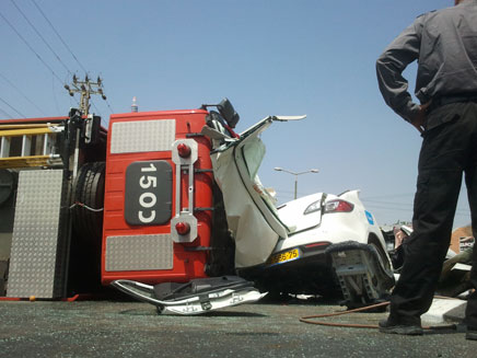 זירת התאונה בכפר סבא, אתמול (צילום: חדשות 2)