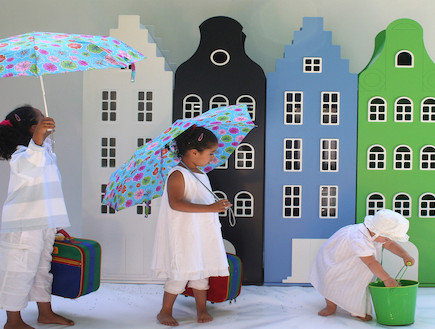 משחקי ילדים, ארונות בניינים (וידאו WMV: מתוך האתר: http://www.kastvaneenhuis.nl)