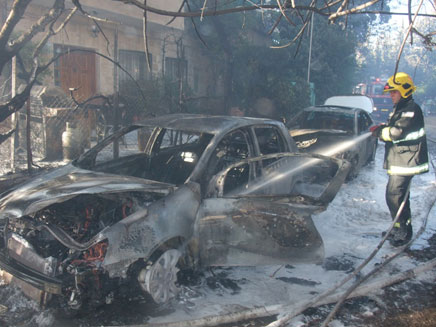 השריפה בשכונת ארנונה, היום (צילום: אסף אברס כבאות והצלה ירושלים)