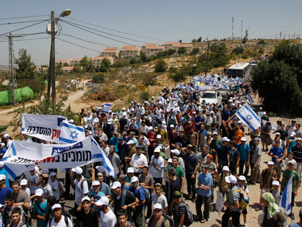 צעדת תמיכה בגבעת האולפנה , בית אל (צילום: רויטרס)