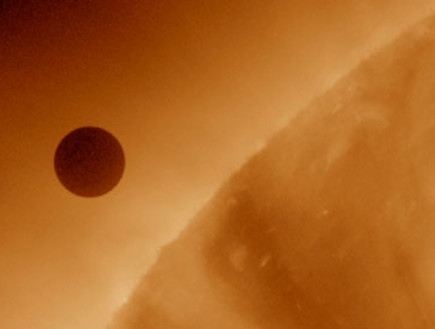 מעבר נוגה על השמש מהחלל (צילום: נאס"א)