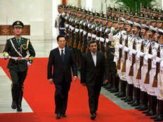 אחמדינג'אד ונשיא סין הו ג'ינטאו, היום (צילום: AP)