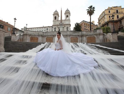 שמלת הכלה הארוכה ביותר בעולם  (צילום: http://corrieredelmezzogiorno.corriere.it)