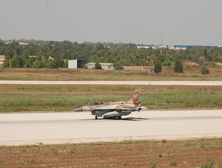 המראת מטוס קרב (צילום: דובר צה"ל, באדיבות גרעיני החיילים)
