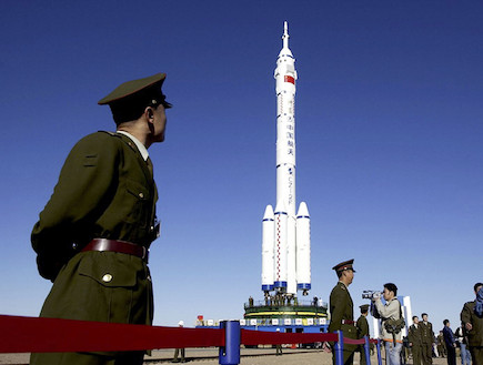 הכנה לשיגור לוויין סיני (צילום: China Photos, GettyImages IL)