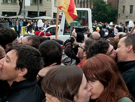 מחאת הנשיקות בירושלים (צילום: אימג'בנק/GettyImages)