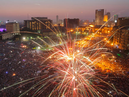 חוגגים בכיכר תחריר, אמש (צילום: AP)