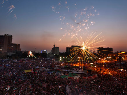 כיכר תחריר, חוגגים ניצחון בבחירות במצרים (צילום: חדשות 2)