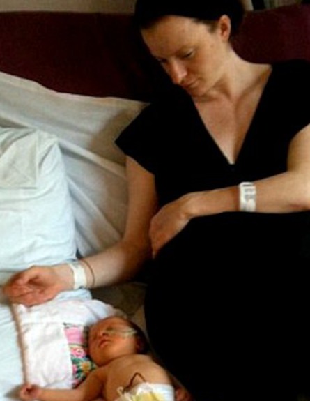איזבל כהן רגע אחרי הלידה (צילום: צילום מסך daily mail)