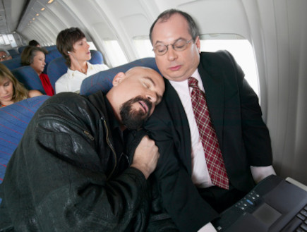 ישן בטיסה