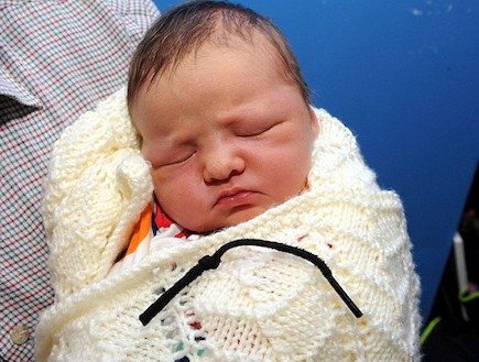 ויקי אולסון - לידת בזק (צילום: צילום מסך daily mail)