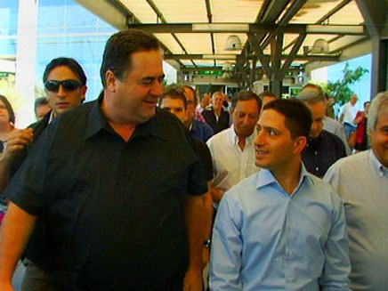 השר כץ וראש העיר דנילוביץ היום (צילום: חדשות 2)